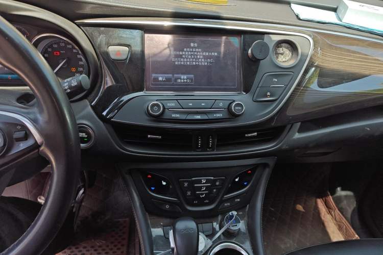 Used Buick Envision 2018 20T Two-Wheel-Drive Elite Model Audio And AC Panel