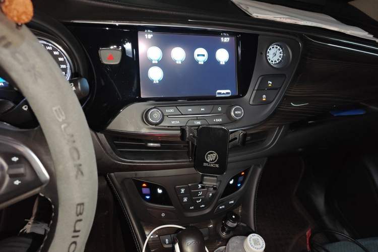 Used Buick Envision 2018 20T Two-Wheel-Drive Elite Model Audio And AC Panel