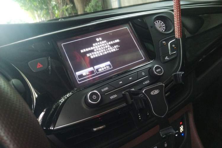 Used Buick Envision 2018 20T Two-Wheel Drive Luxury Model Audio And AC Panel