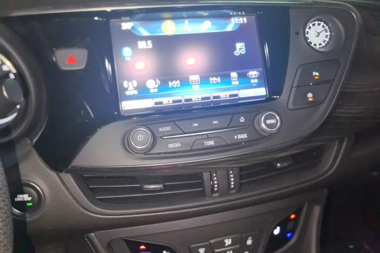 Used Buick Envision 2018 20T Two-Wheel-Drive Elite Model Audio And AC Panel