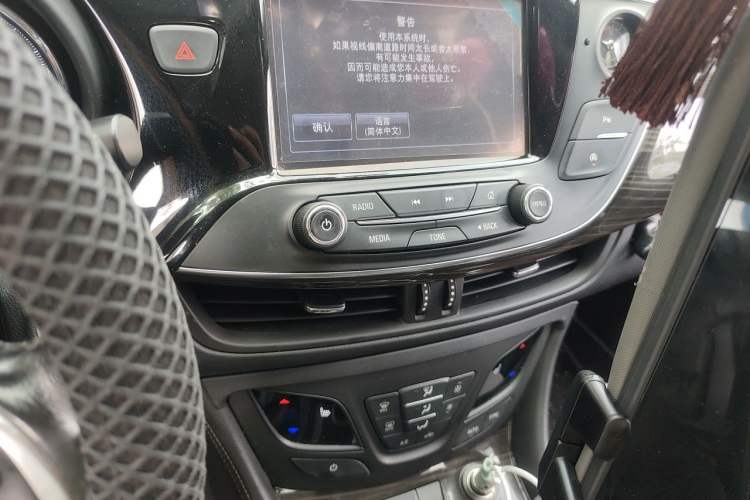 Used Buick Envision 2018 20T Two-Wheel-Drive Elite Model Audio And AC Panel