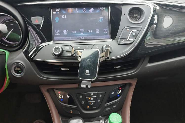 Used Buick Envision 2018 20T Two-Wheel Drive Luxury Model Audio And AC Panel