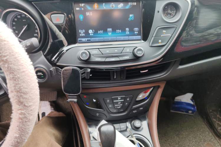 Used Buick Envision 2018 28T Four-Wheel Drive Elite Version Audio And AC Panel