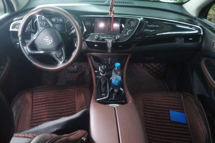 Used Buick Envision 2018 20T Two-Wheel Drive Luxury Model Center Console