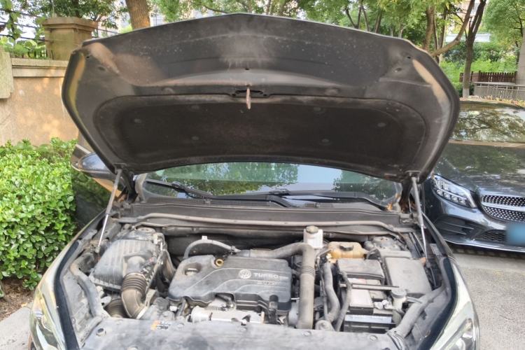 Used Buick Envision 2018 20T Two-Wheel-Drive Elite Model Engine Bay