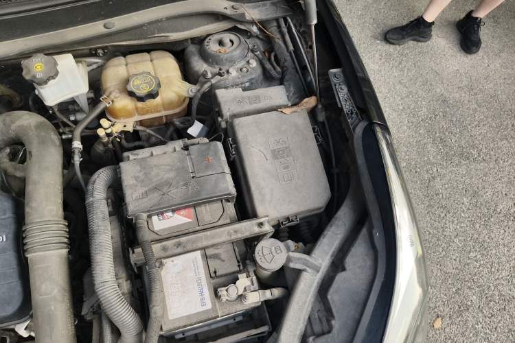 Used Buick Envision 2018 20T Two-Wheel-Drive Elite Model Engine Bay Left