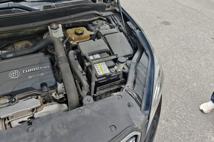 Used Buick Envision 2018 20T Two-Wheel Drive Luxury Model Engine Bay Left