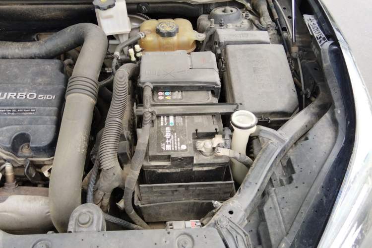 Used Buick Envision 2018 20T Two-Wheel-Drive Elite Model Engine Bay Left