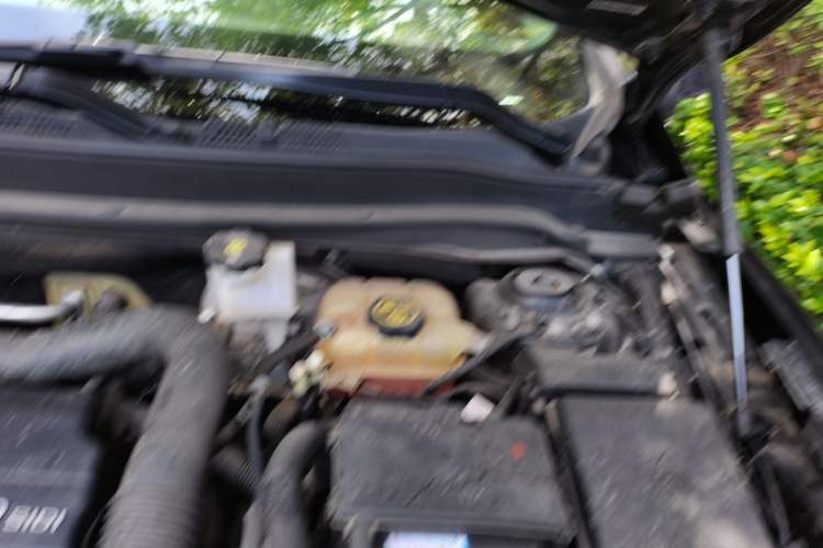 Used Buick Envision 2018 20T Two-Wheel Drive Luxury Model Engine Bay Left