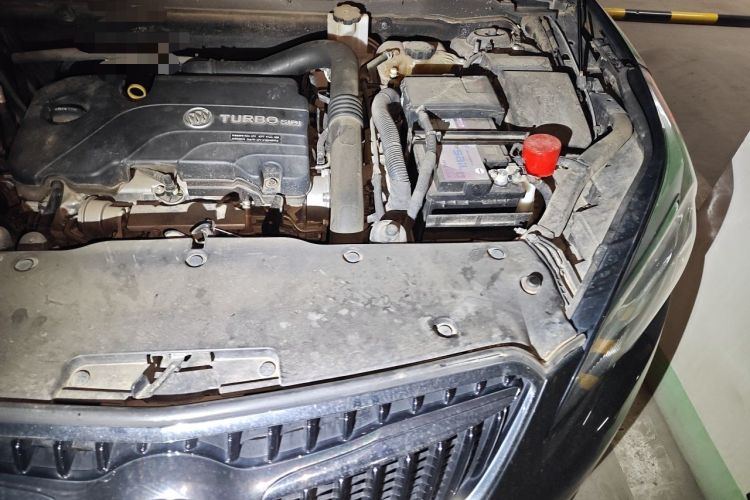 Used Buick Envision 2018 20T Two-Wheel-Drive Elite Model Engine Bay Left
