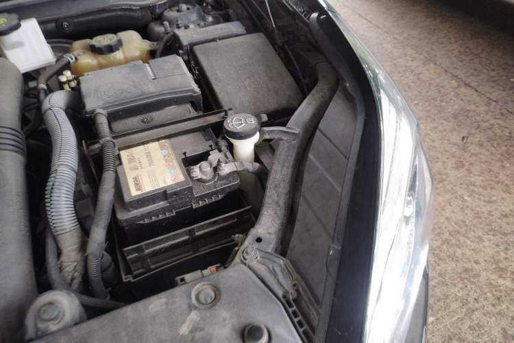 Used Buick Envision 2018 20T Two-Wheel Drive Luxury Model Engine Bay Left