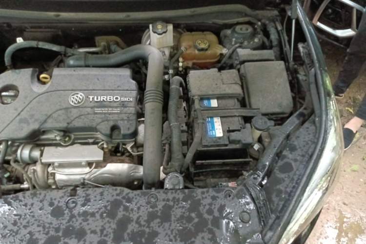 Used Buick Envision 2018 20T Two-Wheel Drive Luxury Model Engine Bay Left