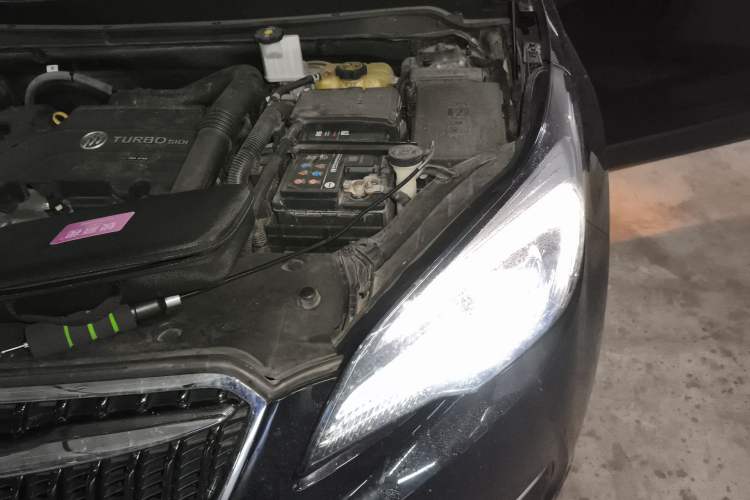 Used Buick Envision 2018 20T Two-Wheel Drive Luxury Model Engine Bay Left