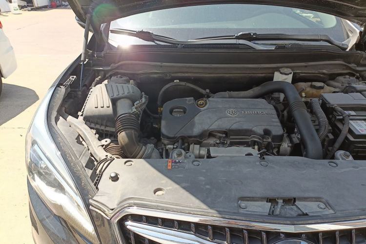 Used Buick Envision 2018 20T Two-Wheel-Drive Elite Model Engine Bay Right