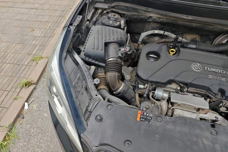 Used Buick Envision 2018 20T Two-Wheel Drive Luxury Model Engine Bay Right