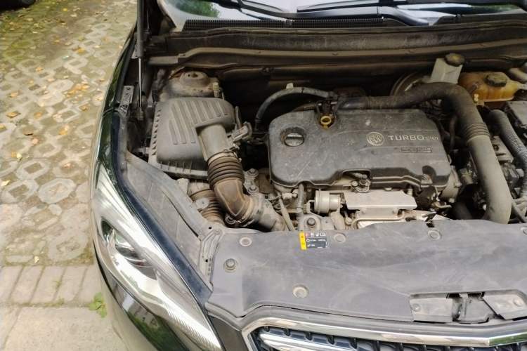 Used Buick Envision 2018 20T Two-Wheel Drive Luxury Model Engine Bay Right