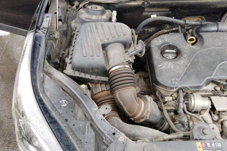 Used Buick Envision 2018 20T Two-Wheel-Drive Elite Model Engine Bay Right