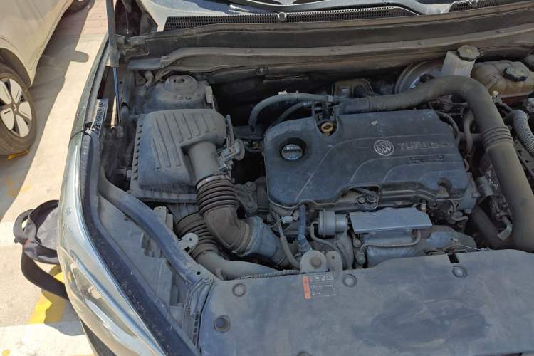 Used Buick Envision 2018 20T Two-Wheel-Drive Elite Model Engine Bay Right