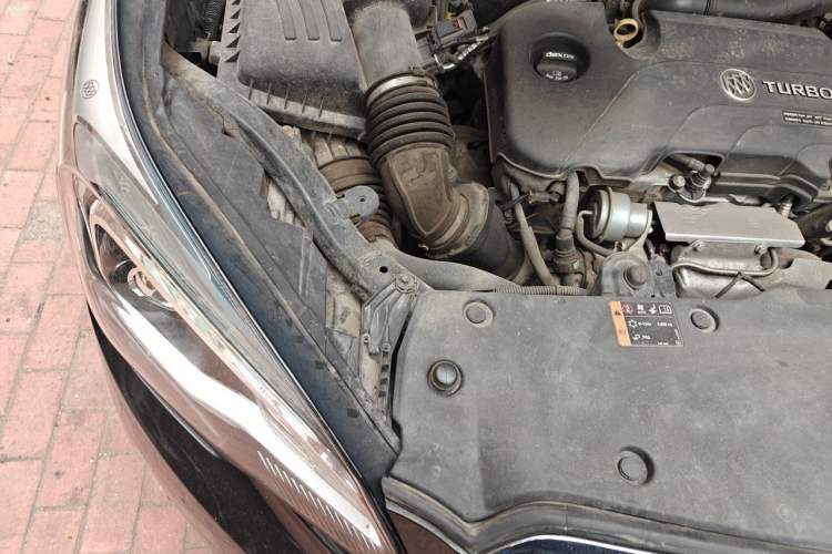 Used Buick Envision 2018 20T Two-Wheel-Drive Elite Model Engine Bay Right