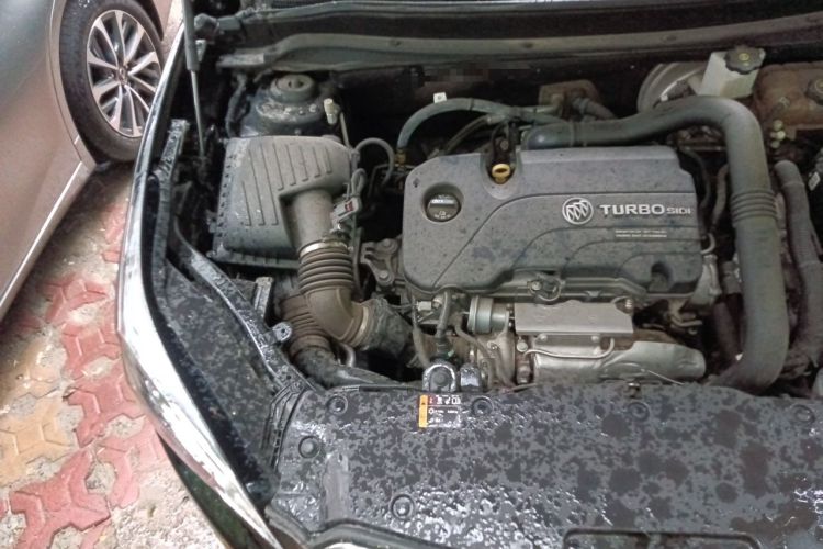 Used Buick Envision 2018 20T Two-Wheel Drive Luxury Model Engine Bay Right