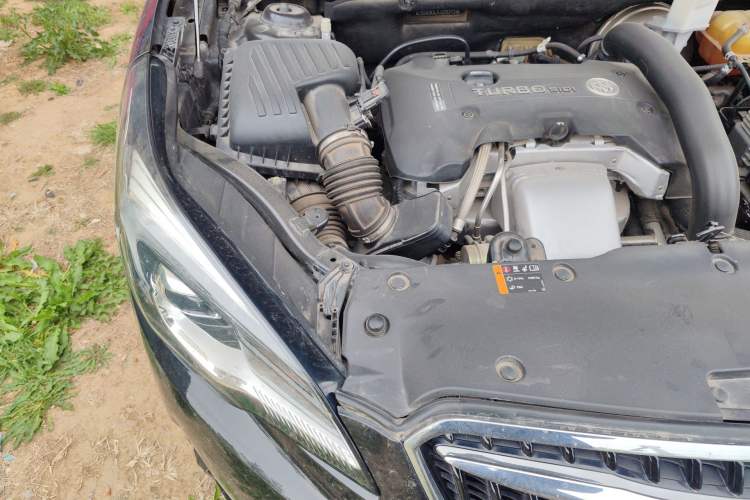 Used Buick Envision 2018 28T Four-Wheel Drive Elite Version Engine Bay Right