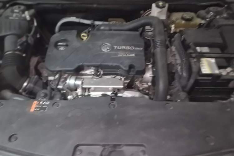 Used Buick Envision 2018 20T Two-Wheel-Drive Elite Model Engine Bay