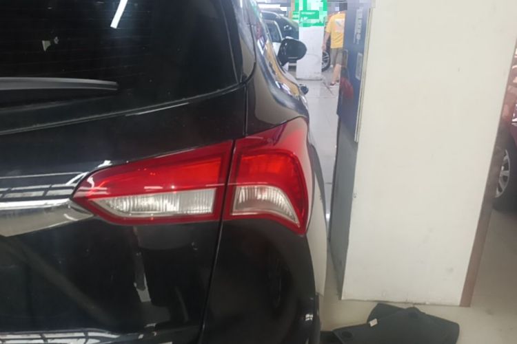 Used Buick Envision 2018 20T Two-Wheel-Drive Elite Model Exterior 3