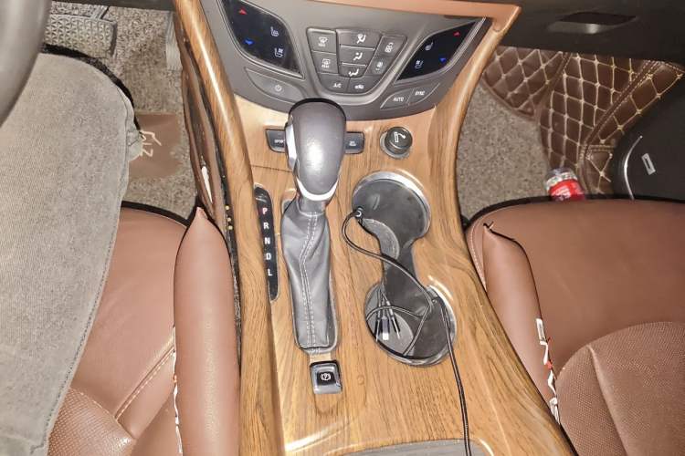 Used Buick Envision 2018 28T All-Wheel-Drive Versatile Sports Flagship Model Gear Lever