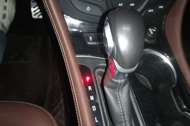 Used Buick Envision 2018 28T Four-Wheel Drive Elite Version Gear Lever