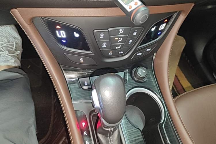 Used Buick Envision 2018 28T Four-Wheel Drive Elite Version Gear Lever