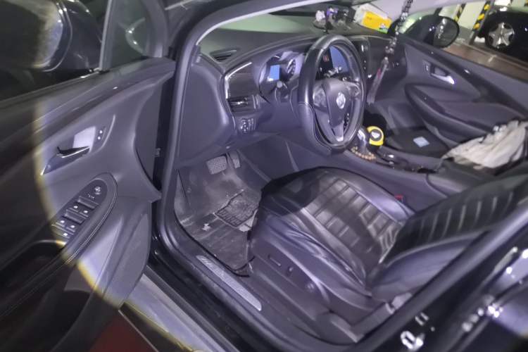 Used Buick Envision 2018 20T Two-Wheel-Drive Elite Model Interior 3