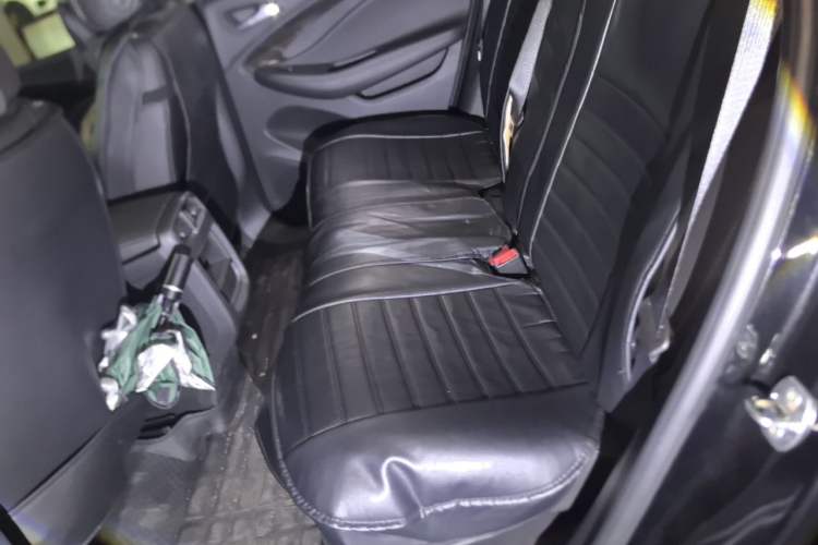 Used Buick Envision 2018 20T Two-Wheel-Drive Elite Model Interior 4