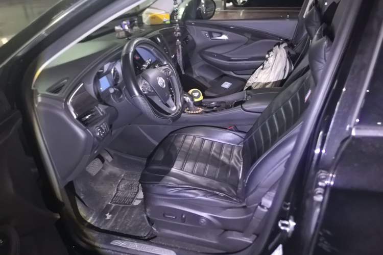 Used Buick Envision 2018 20T Two-Wheel-Drive Elite Model Left Front Seat