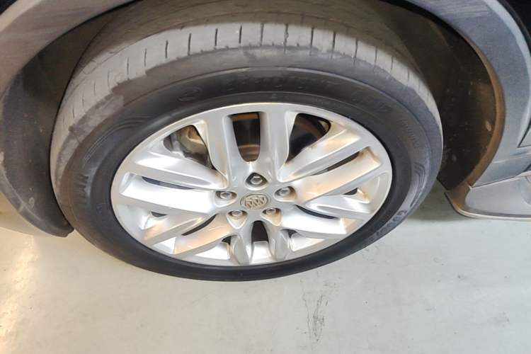 Used Buick Envision 2018 28T Four-Wheel Drive Elite Version Left Front Wheel Hub