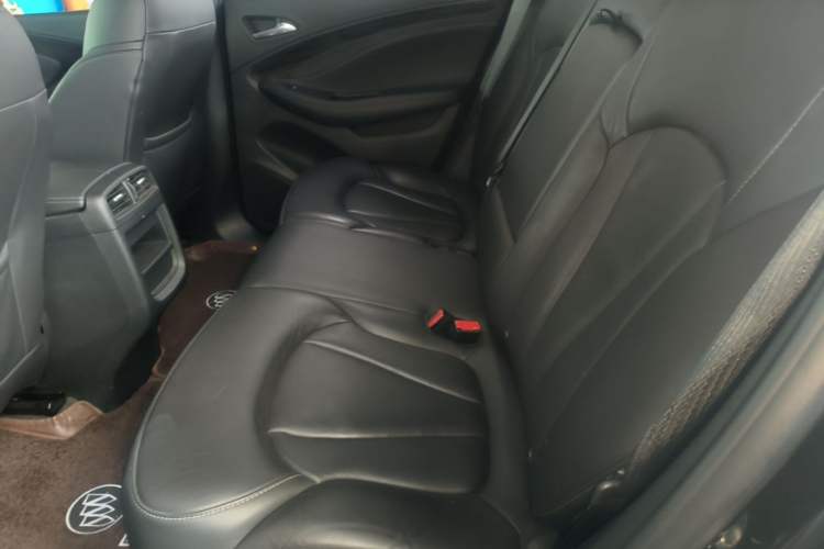Used Buick Envision 2018 20T Two-Wheel-Drive Elite Model Left Rear Seat