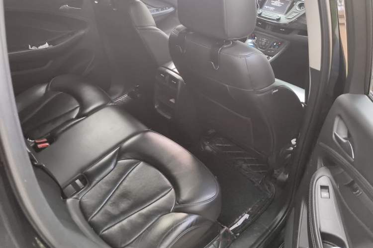 Used Buick Envision 2018 20T Two-Wheel-Drive Elite Model Left Rear Seat