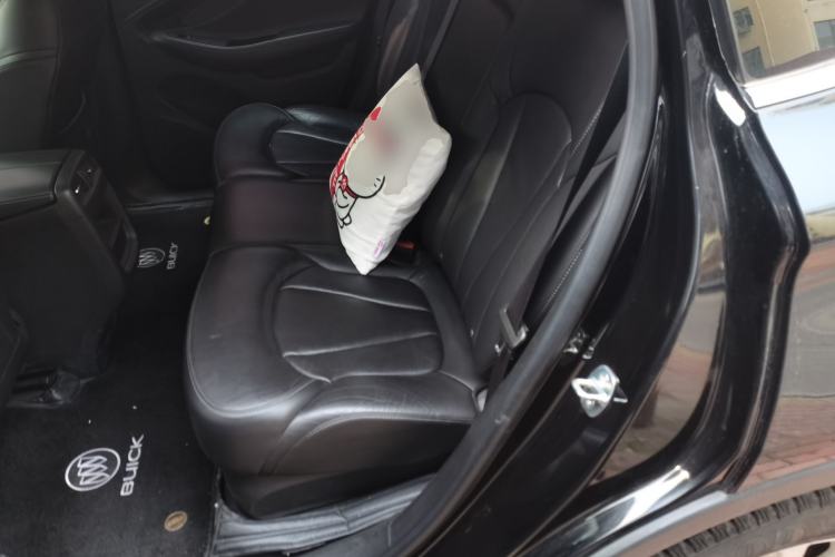 Used Buick Envision 2018 20T Two-Wheel-Drive Elite Model Left Rear Seat