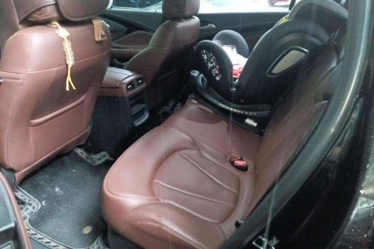 Used Buick Envision 2018 20T Two-Wheel Drive Luxury Model Left Rear Seat