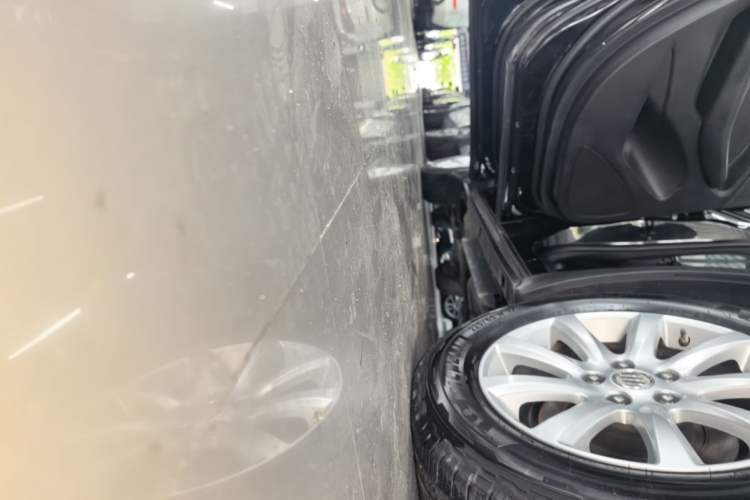 Used Buick Envision 2018 20T Two-Wheel-Drive Elite Model Left Side Sill