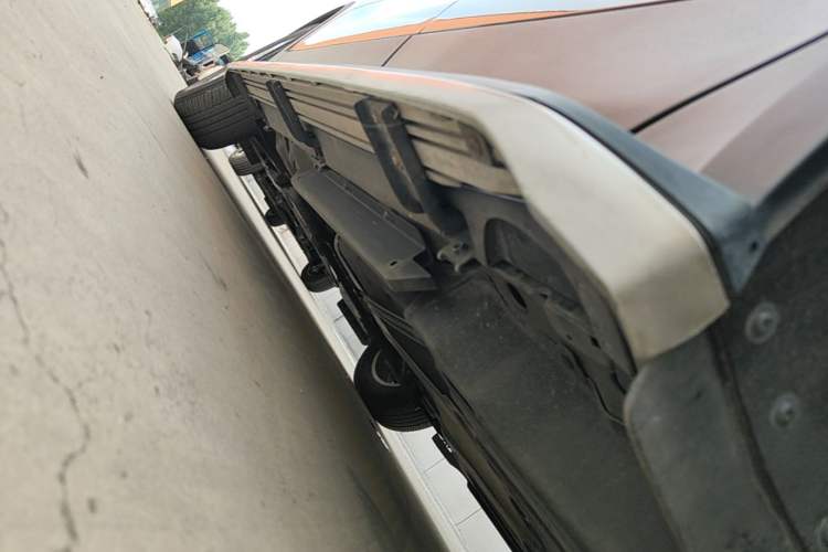 Used Buick Envision 2018 20T Two-Wheel-Drive Elite Model Left Side Sill