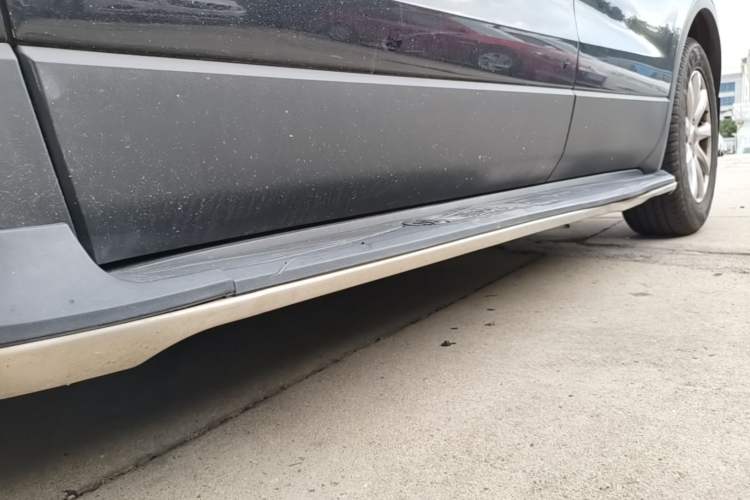 Used Buick Envision 2018 20T Two-Wheel Drive Luxury Model Left Side Sill