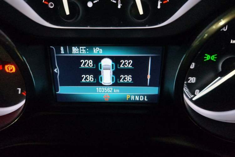 Used Buick Envision 2018 20T Two-Wheel-Drive Leading Model Odometer Close Up