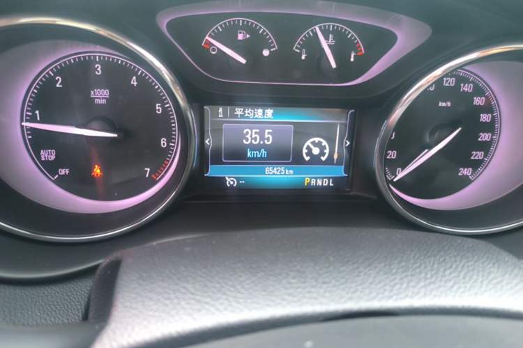 Used Buick Envision 2018 28T Four-Wheel Drive Elite Version Odometer Close Up