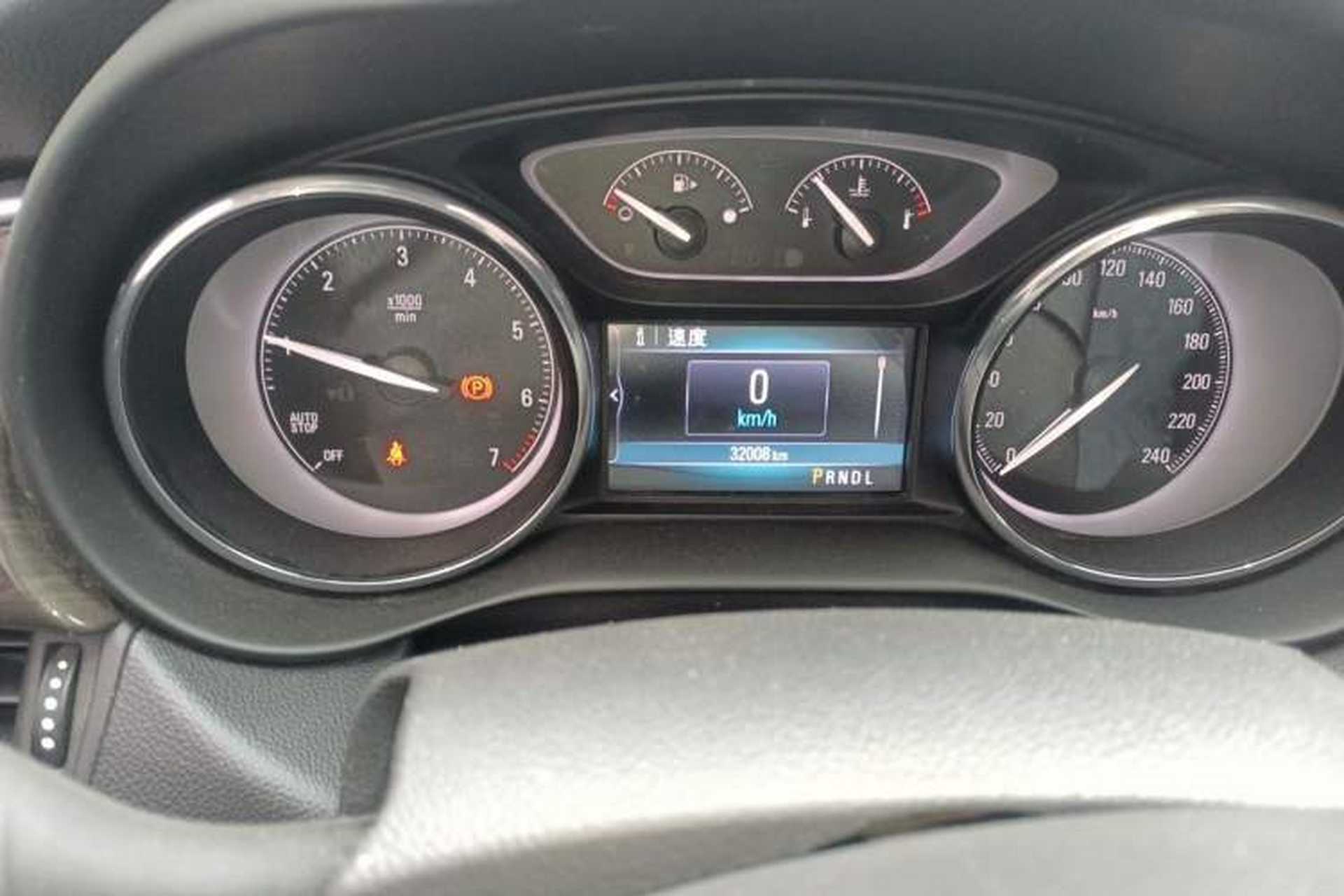 Used Buick Envision 2018 20T Two-Wheel-Drive Elite Model Odometer Close Up