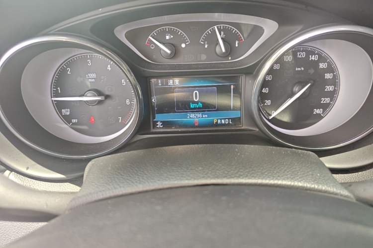Used Buick Envision 2018 28T Four-Wheel Drive Elite Version Odometer Close Up