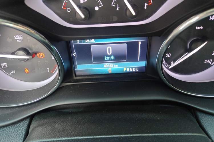 Used Buick Envision 2018 20T Two-Wheel-Drive Elite Model Odometer Close Up