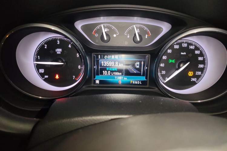 Used Buick Envision 2018 28T Four-Wheel Drive Elite Version Odometer Close Up