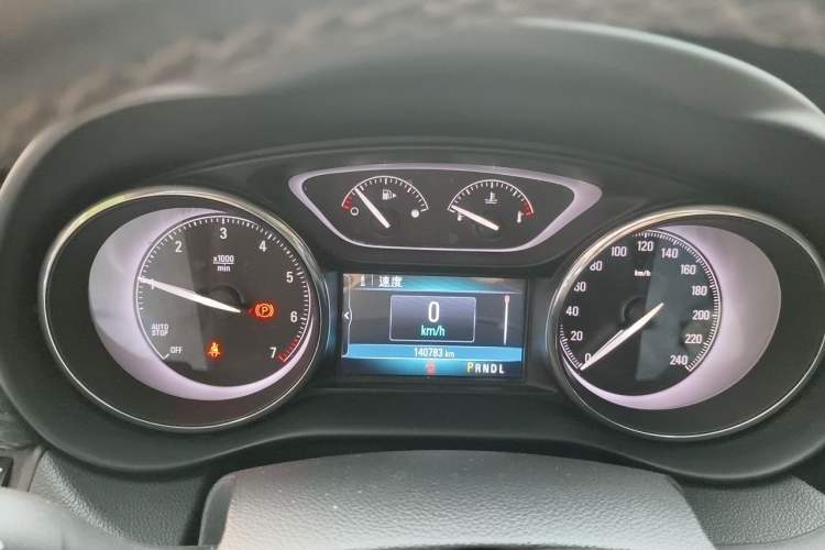 Used Buick Envision 2018 20T Two-Wheel-Drive Elite Model Odometer Close Up