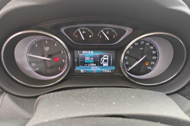 Used Buick Envision 2018 20T Two-Wheel-Drive Leading Model Odometer Close Up