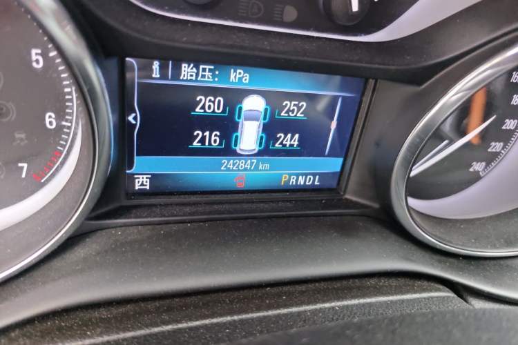 Used Buick Envision 2018 20T Two-Wheel Drive Luxury Model Odometer Close Up